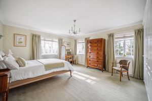 Principal bedroom- click for photo gallery